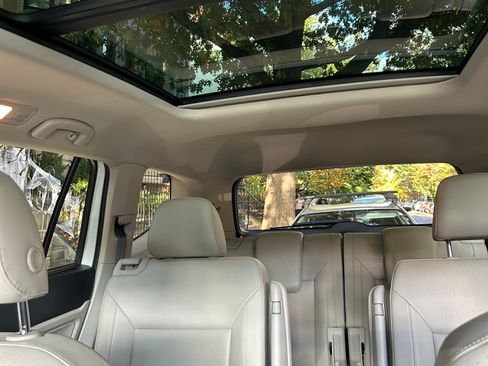 Used 2020 Volkswagen Atlas SE w/ Panoramic Sunroof Package image 9