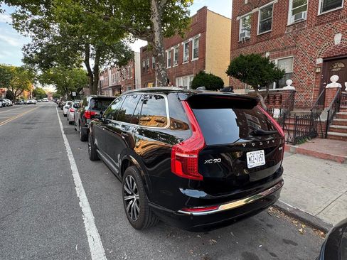 Used 2025 Volvo XC90 B5 Plus AWD/4WD image 8