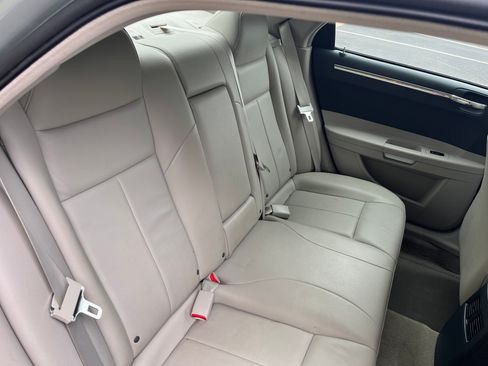 Used 2006 Chrysler 300 Touring RWD image 14