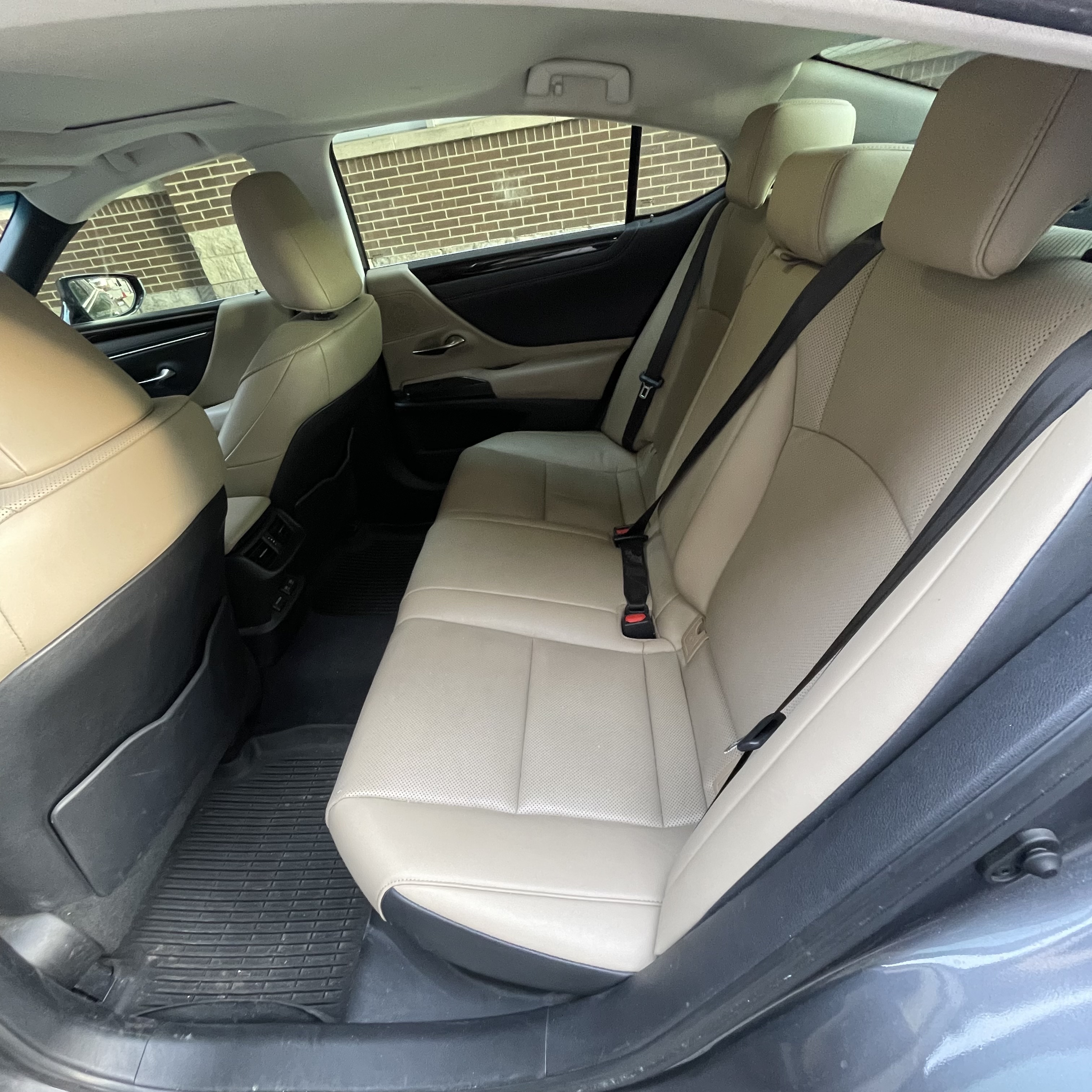 Used 2020 Lexus ES 300h w/ Premium Package FWD image 10