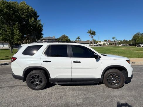 Used 2023 Honda Pilot TrailSport image 14