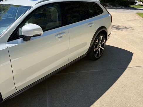 Used 2023 Volvo V90 B6 Cross Country Ultimate w/ Climate Package AWD/4WD image 5