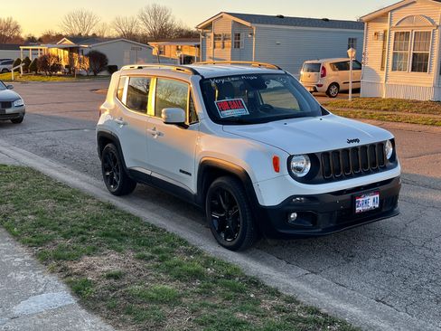 Used 2018 Jeep Renegade Altitude image 1