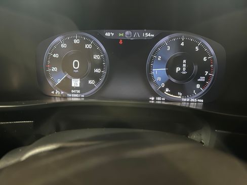 Used 2021 Volvo XC40 T5 Momentum image 12