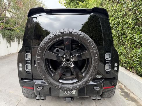Used 2023 Land Rover Defender 110 V8 AWD/4WD image 5