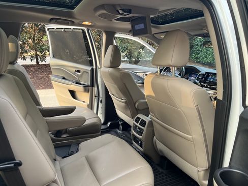 Used 2022 Honda Pilot Elite image 10