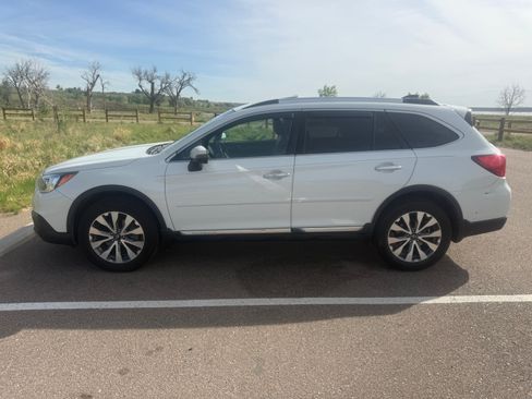 Used 2017 Subaru Outback 3.6R Touring w/ Popular Package #5A AWD/4WD image 5