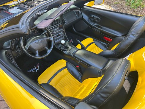 Used 2003 Chevrolet Corvette Convertible w/ Preferred Equipment Group1 image 18