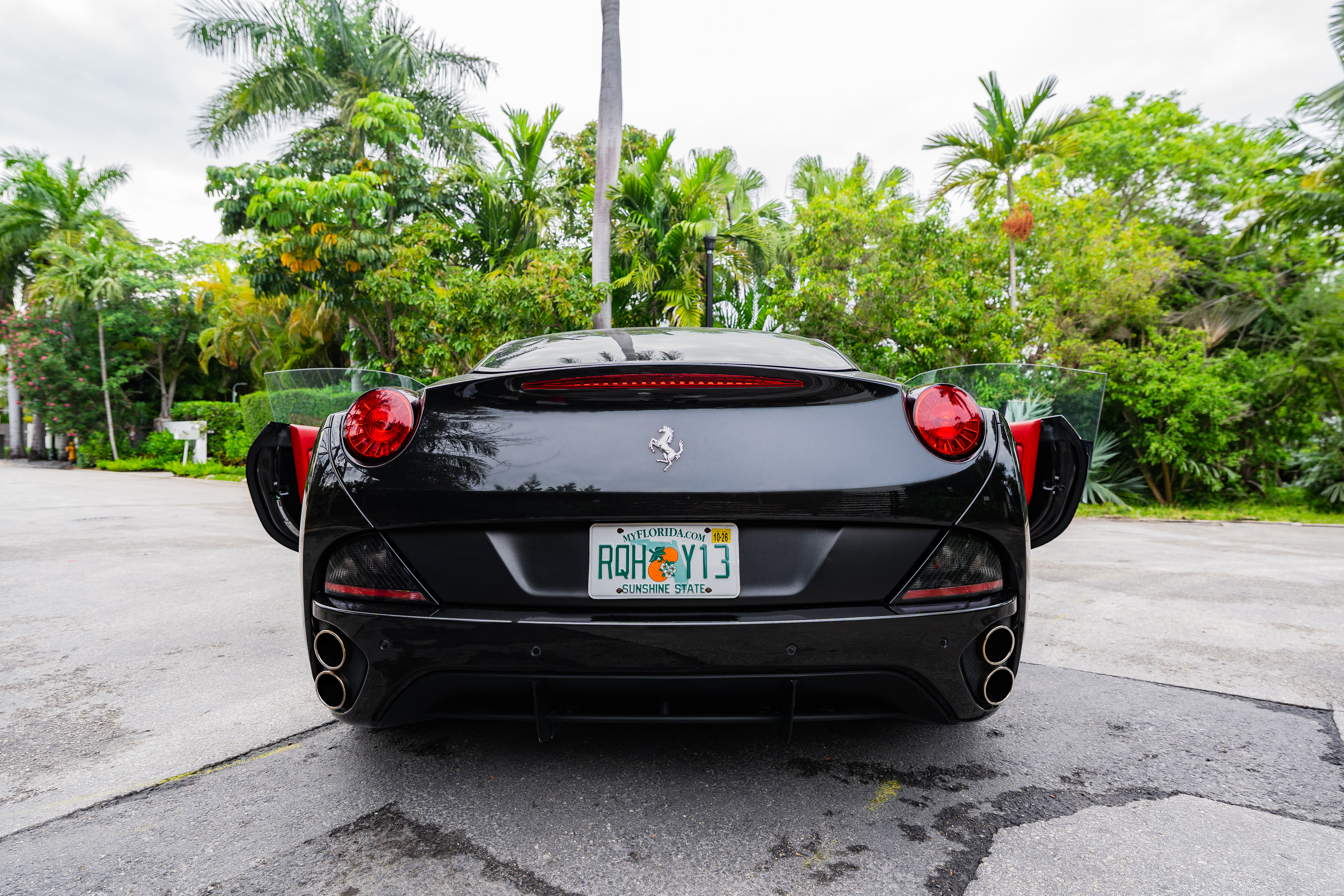 Used 2010 Ferrari California RWD image 6