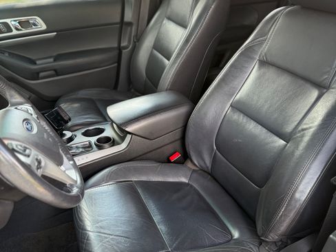 Used 2014 Ford Explorer XLT w/ Equipment Group 202A image 10