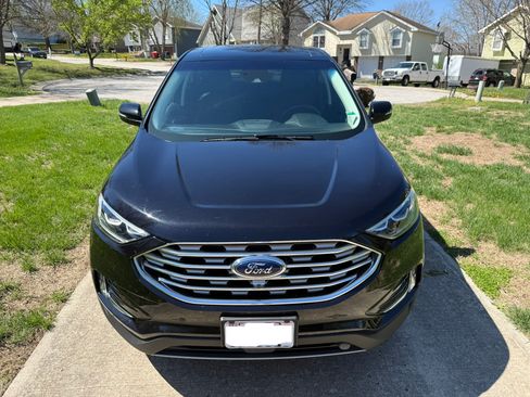 Used 2020 Ford Edge Titanium w/ Equipment Group 301A AWD/4WD image 4
