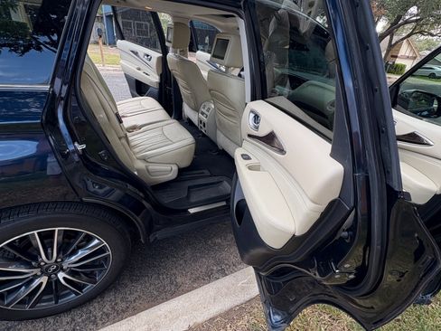 Used 2018 INFINITI QX60 3.5 Sport Utility 4D w/ Deluxe Technology Package image 16