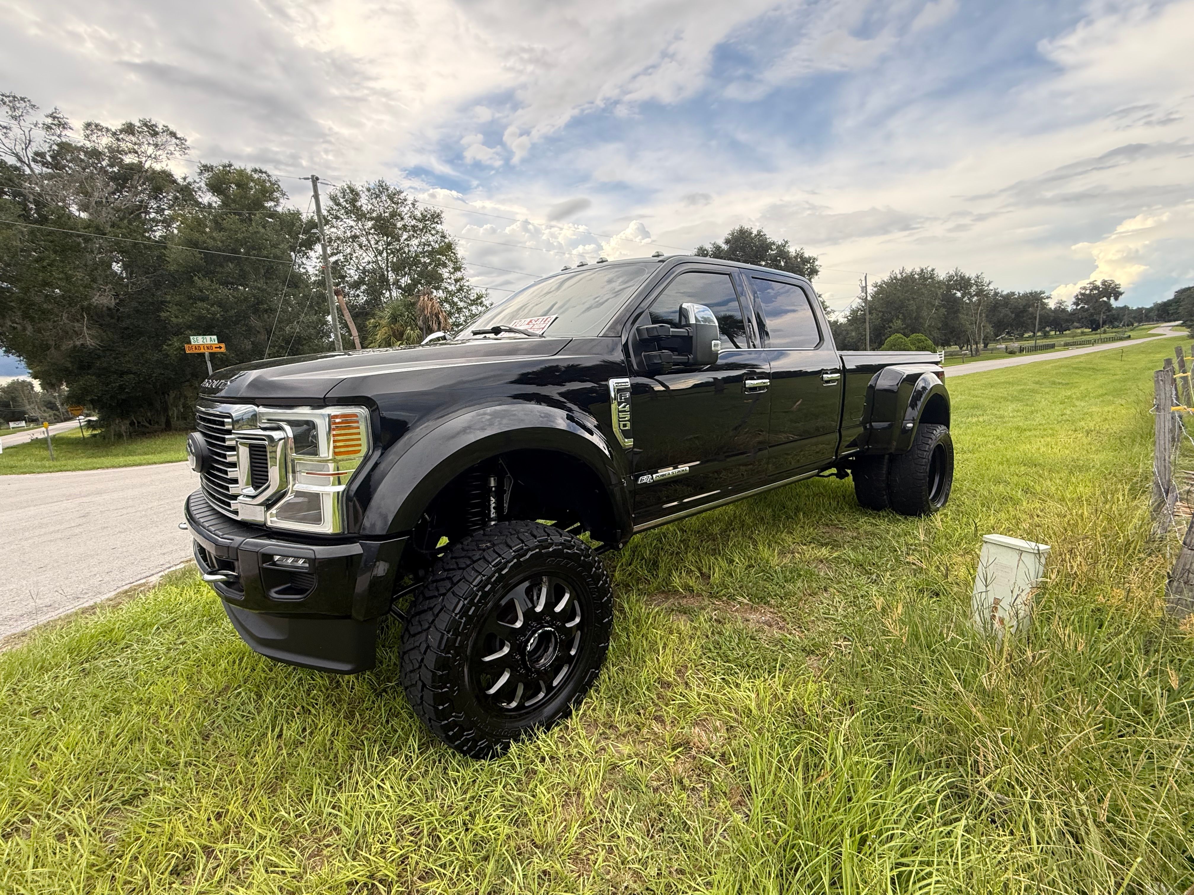 Used 2022 Ford F450 Platinum w/ FX4 Off-Road Package AWD/4WD image 2