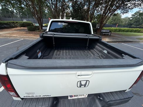 Used 2017 Honda Ridgeline RTL-T image 2