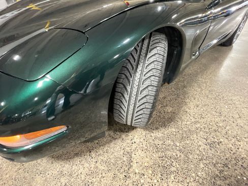 Used 2000 Chevrolet Corvette Convertible w/ Memory Pkg image 19