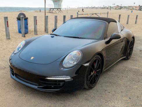 Used 2015 Porsche 911 Targa 4S image 8
