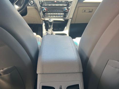 Used 2017 Hyundai Sonata Limited FWD image 12