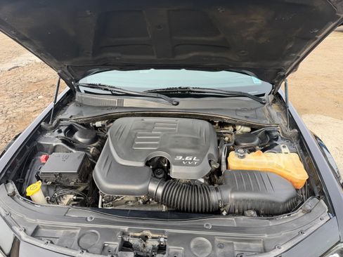 Used 2017 Chrysler 300 S image 8