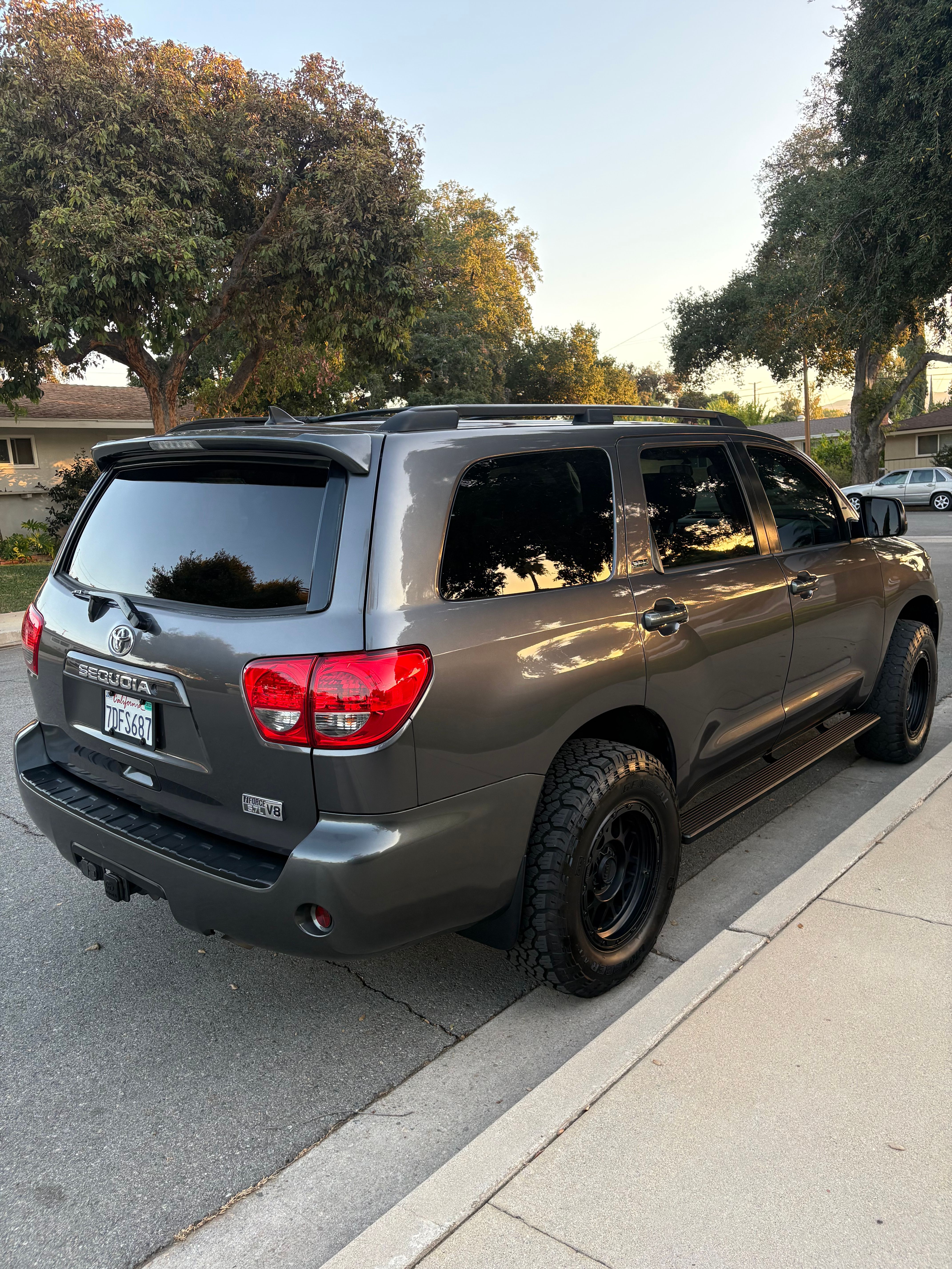 Used 2014 Toyota Sequoia SR5 AWD/4WD image 6