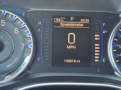 Used 2015 Chrysler 200 Limited w/ Convenience Group image 11