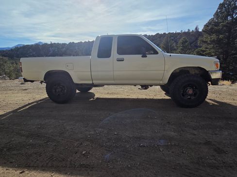 Used 1993 Toyota Pickup Deluxe image 6
