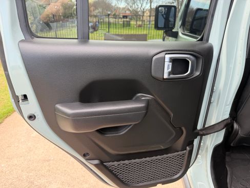 Used 2024 Jeep Wrangler Unlimited Rubicon w/ XTREMEE 35" Tire Package image 11