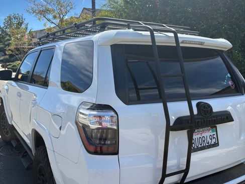 Used 2018 Toyota 4Runner TRD Off-Road Premium image 2