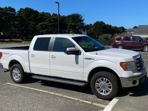 Used 2014 Ford F150 Lariat w/ Equipment Group 501A Mid image 4