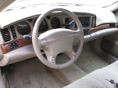 Used 2002 Buick Le Sabre Custom w/ Luxury Pkg image 11