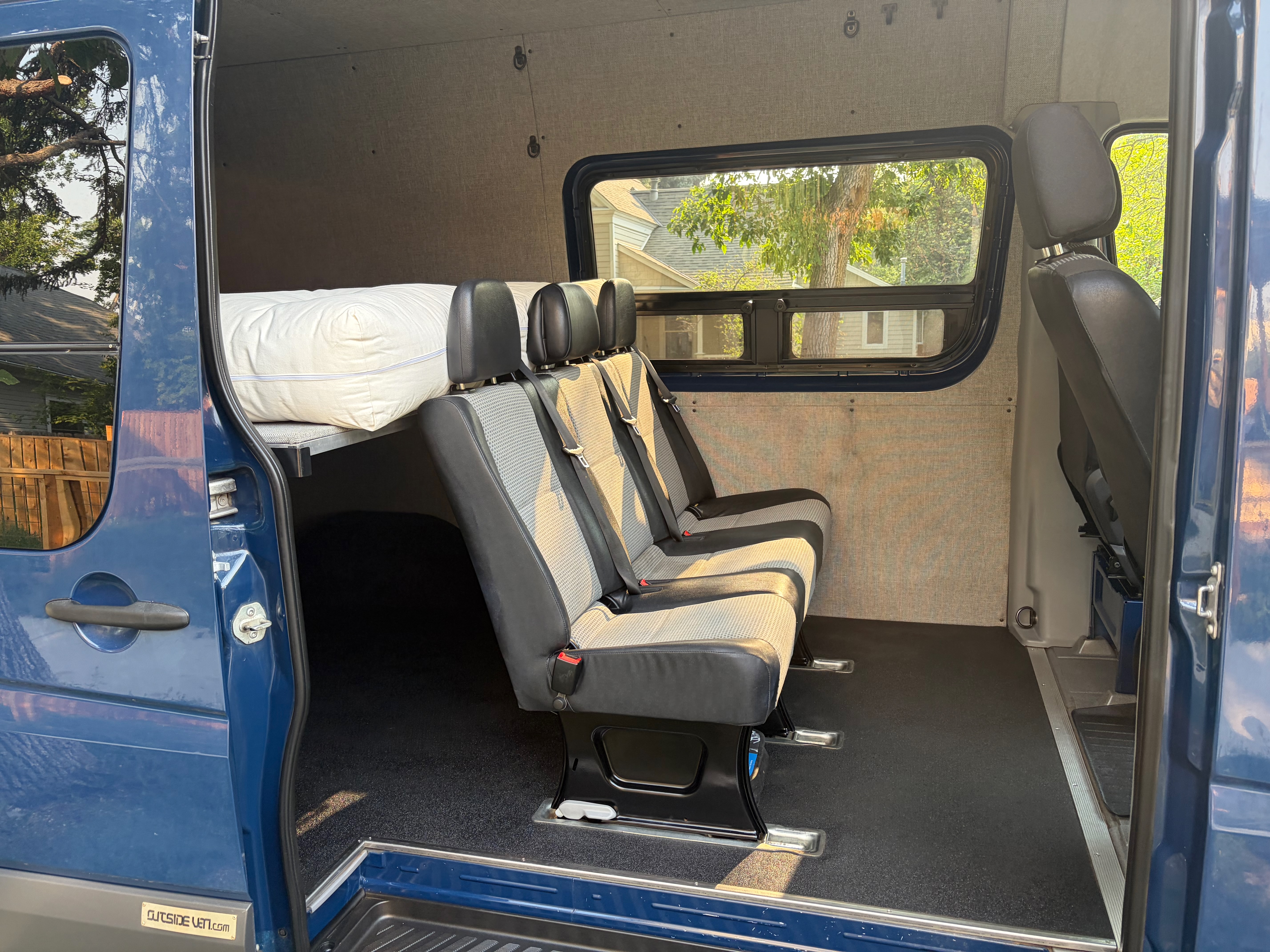 Used 2011 Mercedes-Benz Sprinter 2500 image 4