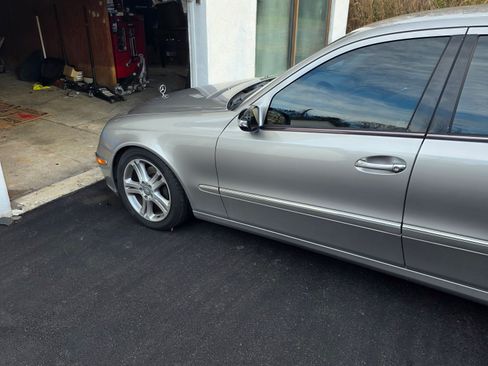 Used 2004 Mercedes-Benz E 500 E 500 Sedan 4D image 4