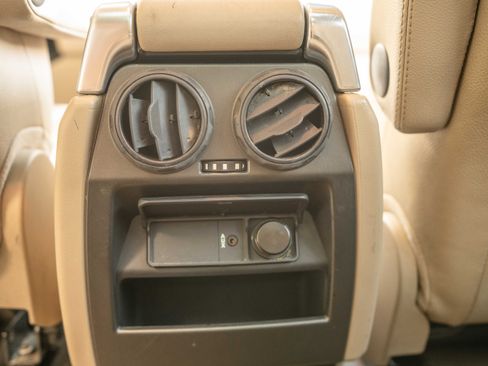 Used 2011 Land Rover LR4 image 24