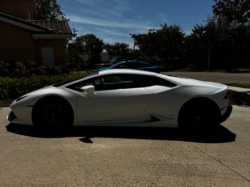 Used 2016 Lamborghini Huracan LP 610-4 AWD/4WD image 2