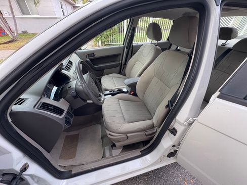 Used 2009 Ford Focus SE image 6