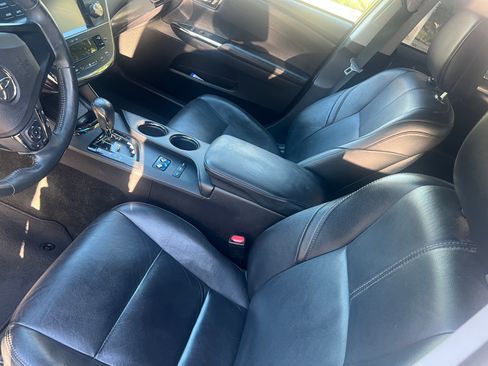 Used 2016 Toyota Avalon Touring image 4