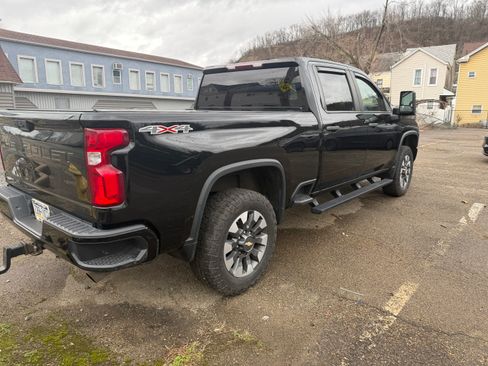 Used 2021 Chevrolet Silverado 2500 Custom w/ Custom Value Package image 8