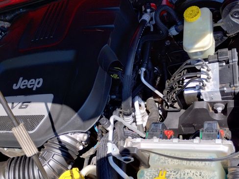 Used 2014 Jeep Wrangler Unlimited Rubicon w/ Connectivity Group image 22