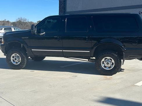 Used 2004 Ford Excursion Limited image 2