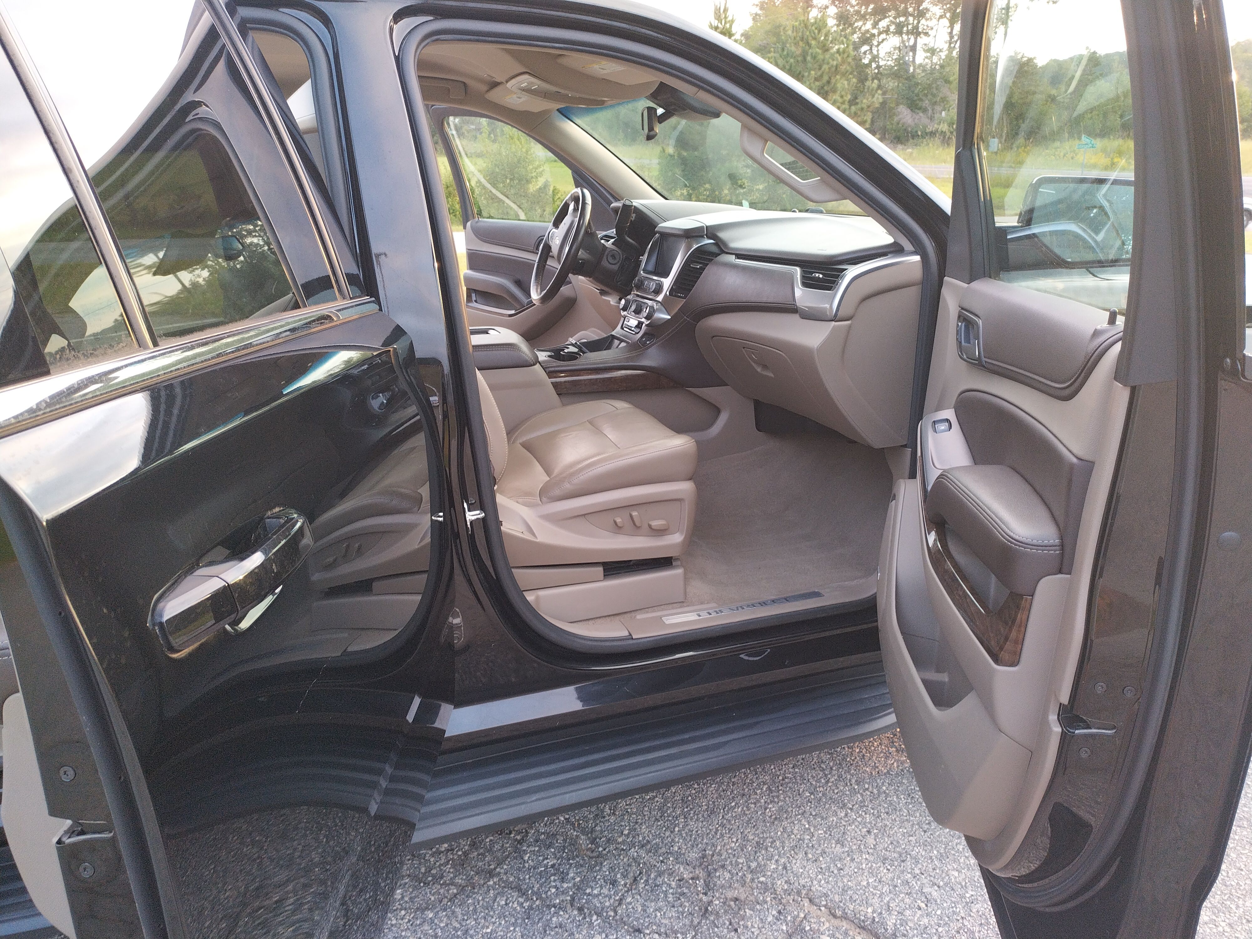 Used 2019 Chevrolet Suburban LT AWD/4WD image 21