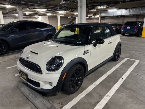 Used 2014 MINI Cooper S image 1
