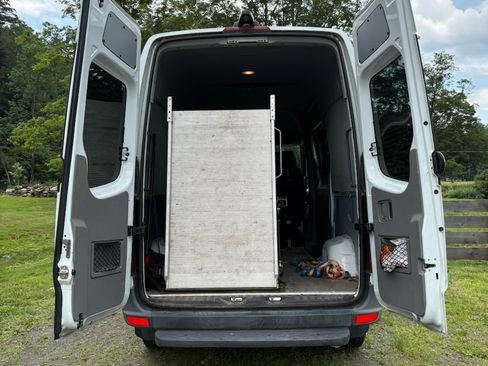 Used 2015 Mercedes-Benz Sprinter 2500 image 14