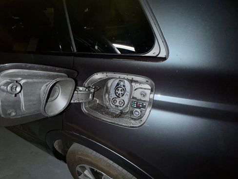 Used 2025 Audi Q6 e-tron Prestige AWD/4WD image 5