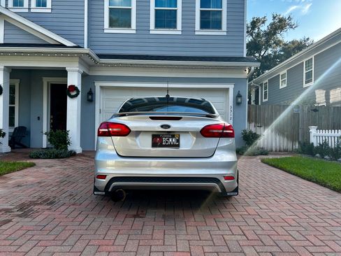 Used 2015 Ford Focus SE w/ SE Sport Package image 9