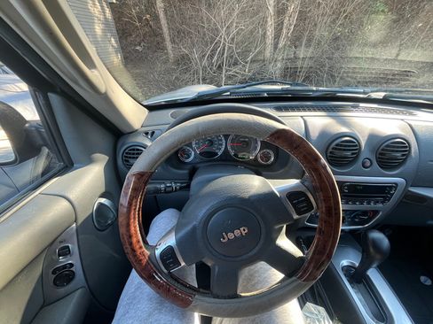 Used 2006 Jeep Liberty Limited image 1