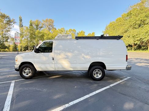 Used 2009 Ford E-350 and Econoline 350 Extended Super Duty image 16