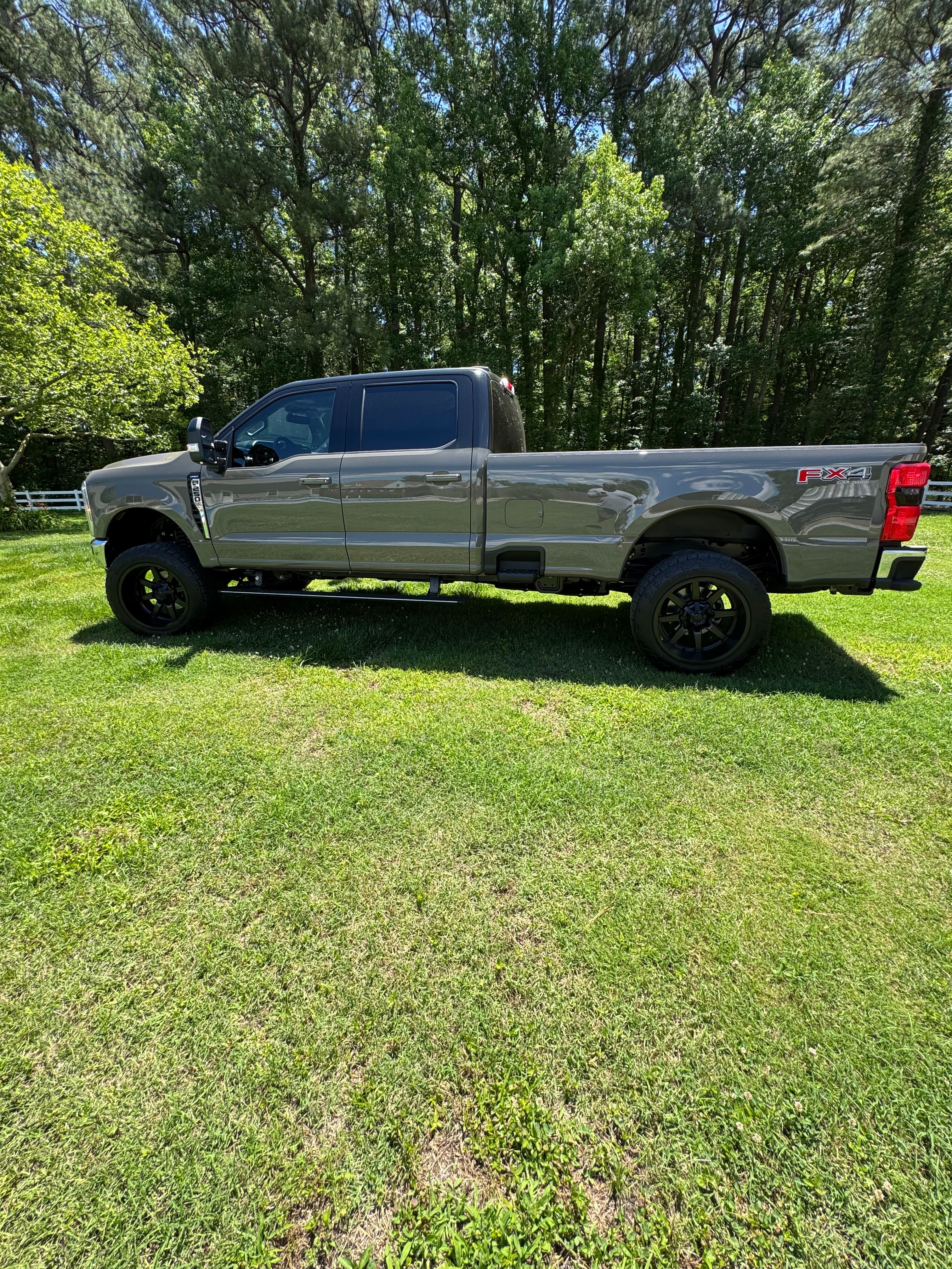 Used 2026 Ford F250 Lariat w/ FX4 Off-Road Package AWD/4WD image 1