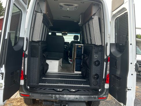 Used 2020 Mercedes-Benz Sprinter 2500 image 6