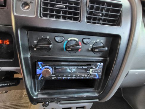 Used 2001 Toyota Tacoma PreRunner RWD image 25