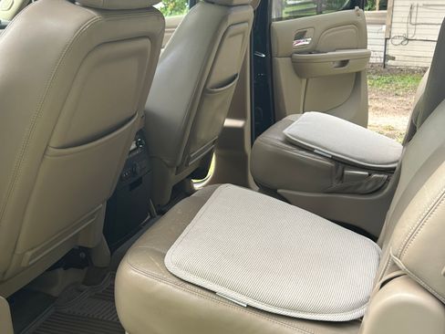 Used 2013 Cadillac Escalade ESV Luxury RWD image 9