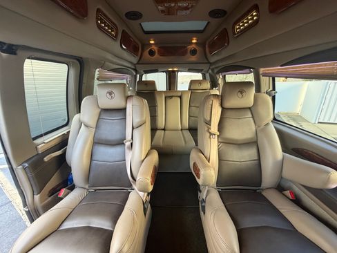 Used 2021 GMC Savana 2500 w/ Enhanced Convenience Package image 13